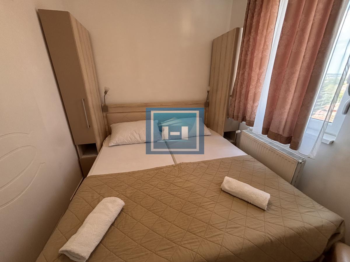 Izdajemo kompletno namešten  dvosoban stan u Wingu 14