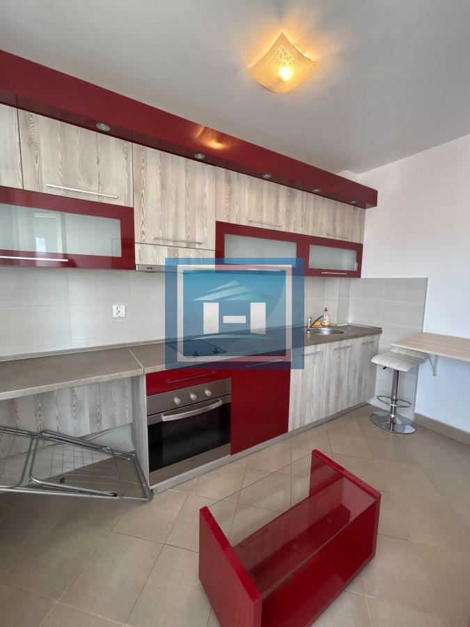 Izdajemo kompletno namešten  dvosoban stan u Wingu 2