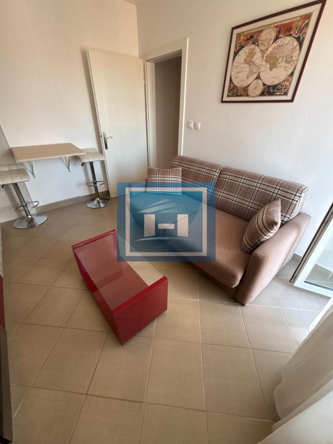 Izdajemo kompletno namešten  dvosoban stan u Wingu 3