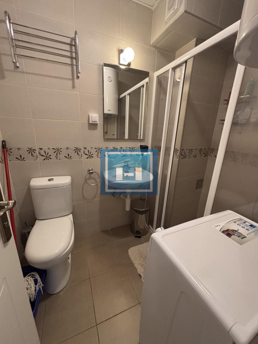 Izdajemo kompletno namešten  dvosoban stan u Wingu 5