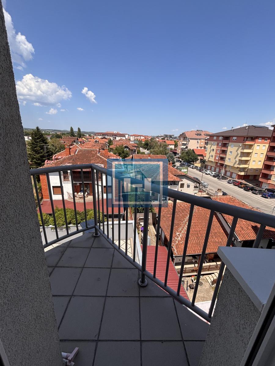 Izdajemo kompletno namešten  dvosoban stan u Wingu 6