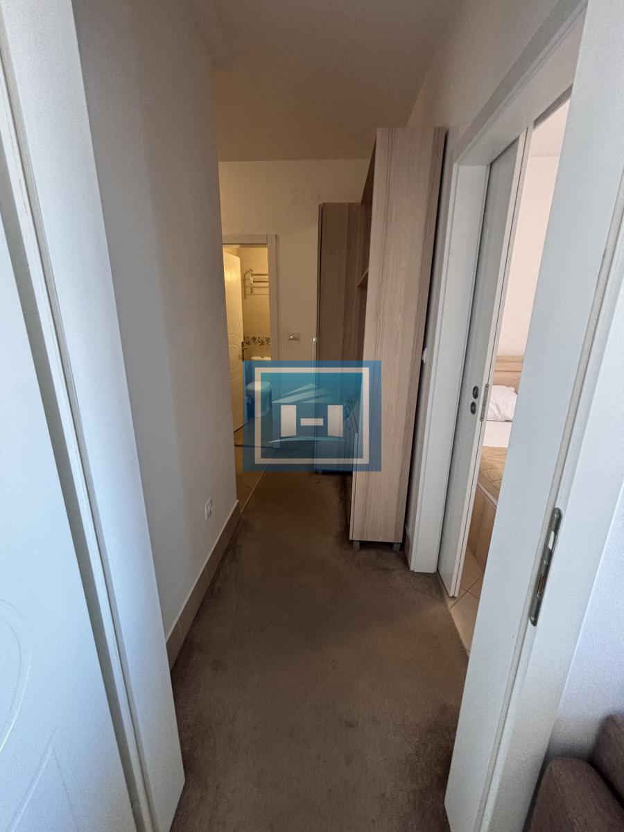 Izdajemo kompletno namešten  dvosoban stan u Wingu 9