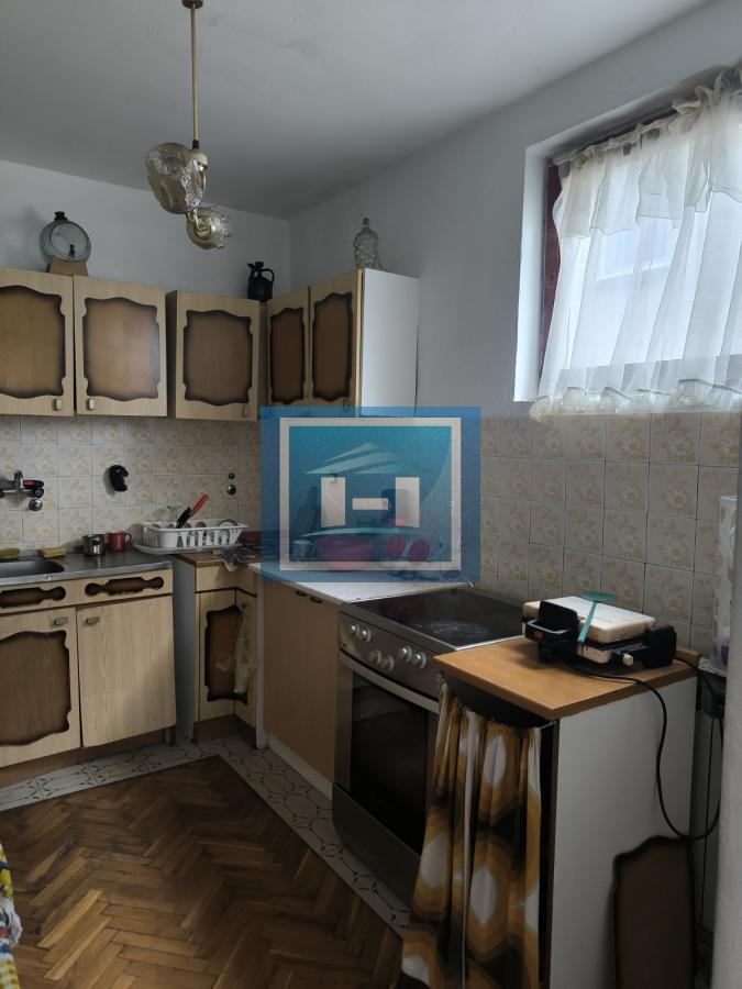 Na prodaju kuća – blizina bolnice, 350m² sa garažom za kamione od 80m² 5