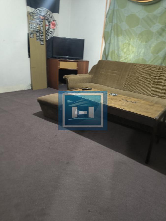 Na prodaju kuća – blizina bolnice, 350m² sa garažom za kamione od 80m² 9