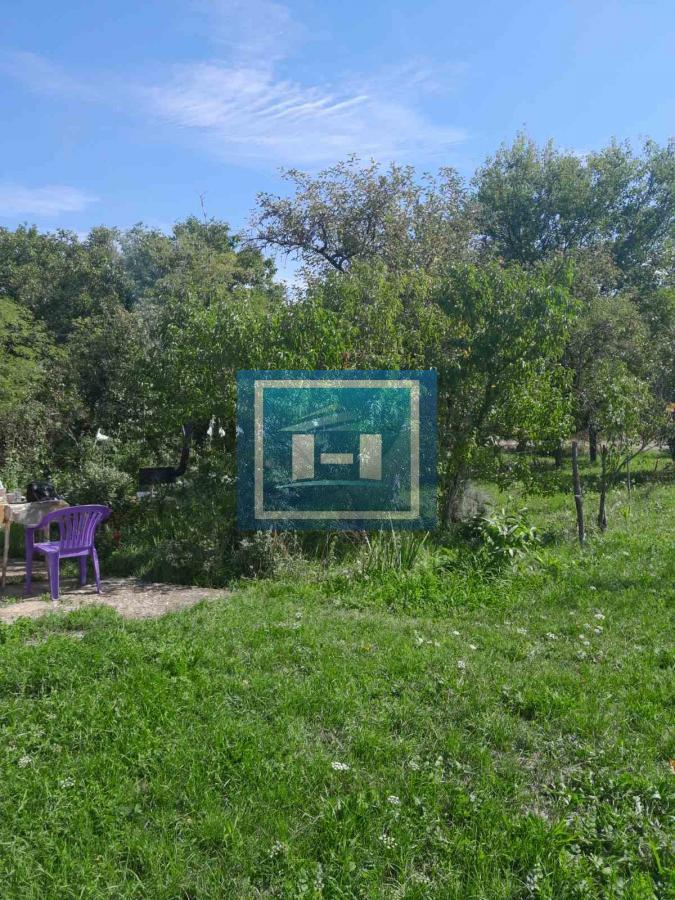 Na prodaju plac od 33 ara sa započetom kućom u Batočini! 12