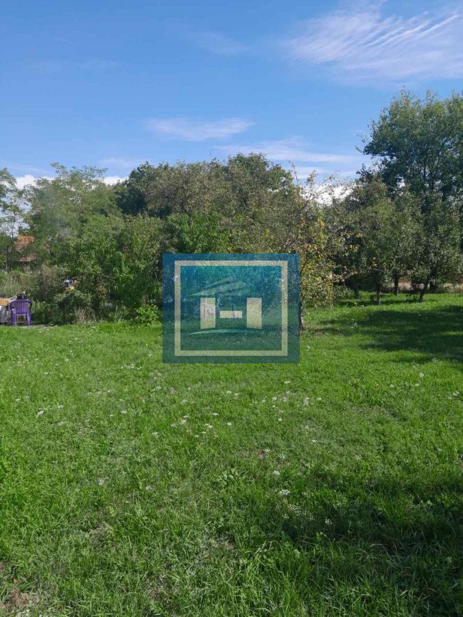 Na prodaju plac od 33 ara sa započetom kućom u Batočini! 13