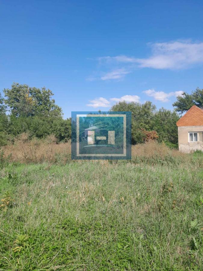 Na prodaju plac od 33 ara sa započetom kućom u Batočini! 15