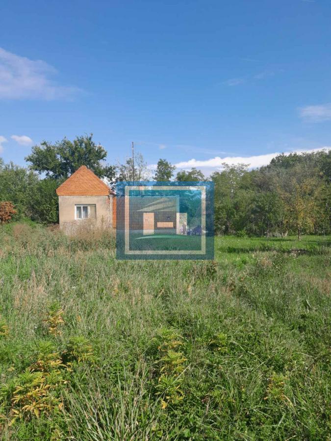 Na prodaju plac od 33 ara sa započetom kućom u Batočini! 19