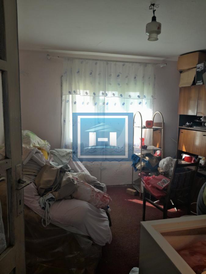 Na prodaju plac od 33 ara sa započetom kućom u Batočini! 2