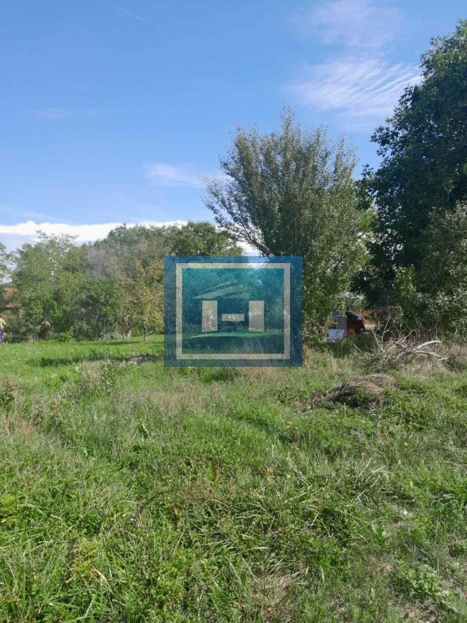 Na prodaju plac od 33 ara sa započetom kućom u Batočini! 20