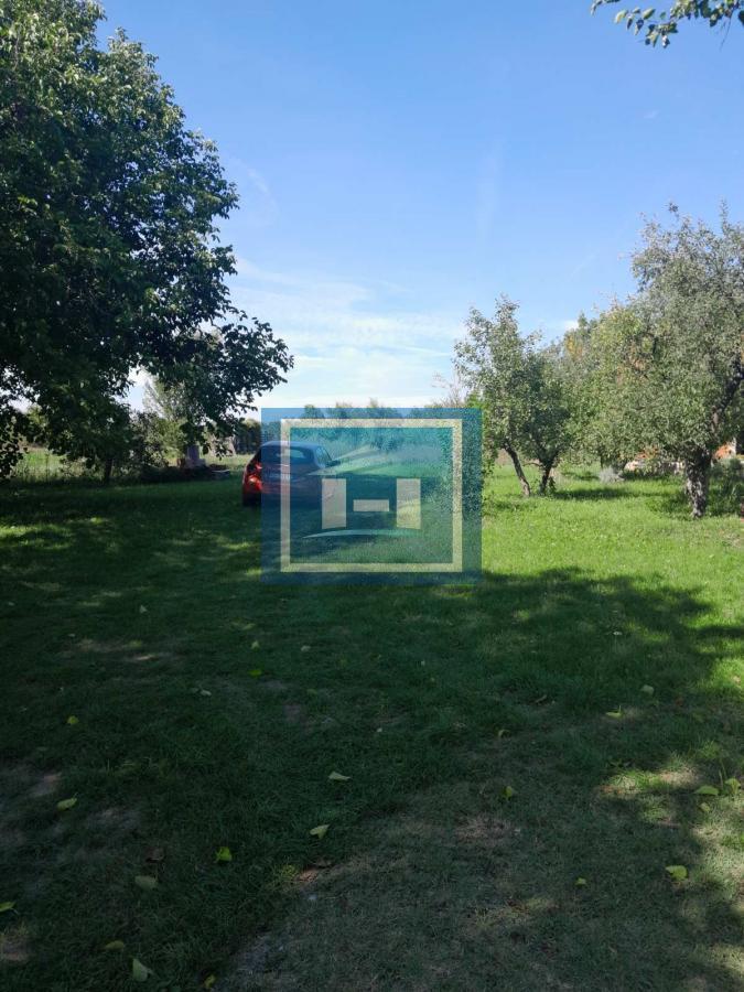 Na prodaju plac od 33 ara sa započetom kućom u Batočini! 23