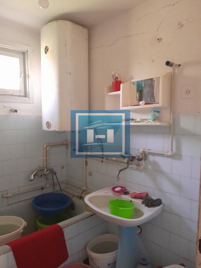 Na prodaju plac od 33 ara sa započetom kućom u Batočini! 3