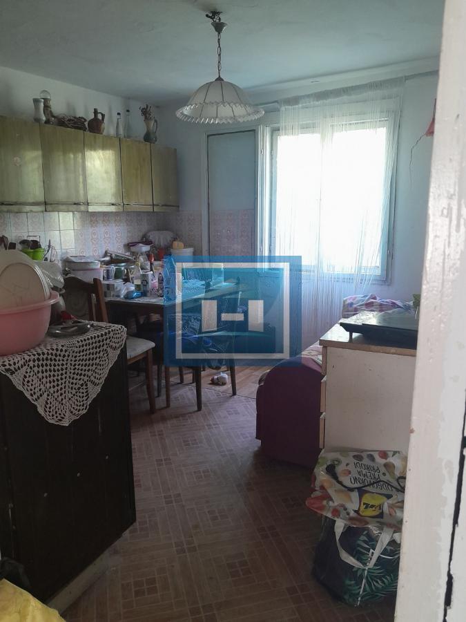 Na prodaju plac od 33 ara sa započetom kućom u Batočini! 4