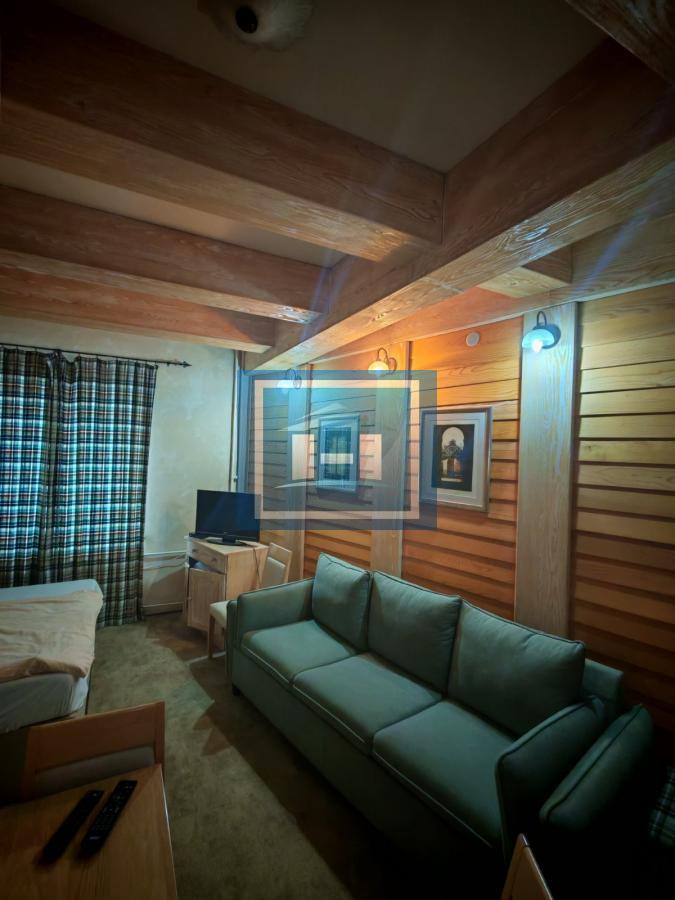 Prodaje se celina od tri zasebna apartmana u Konacima(Ras) 3