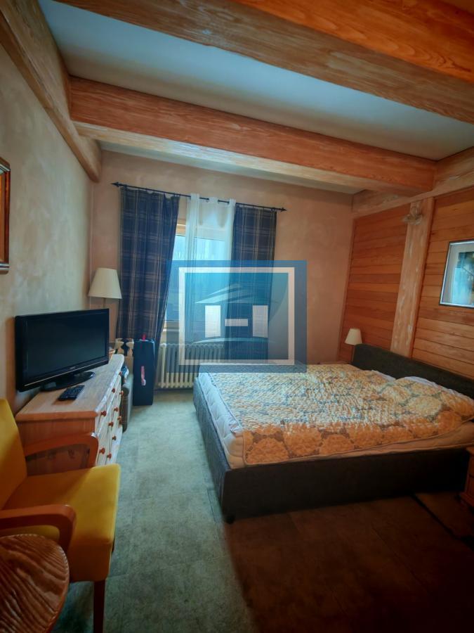 Prodaje se celina od tri zasebna apartmana u Konacima(Ras) 9