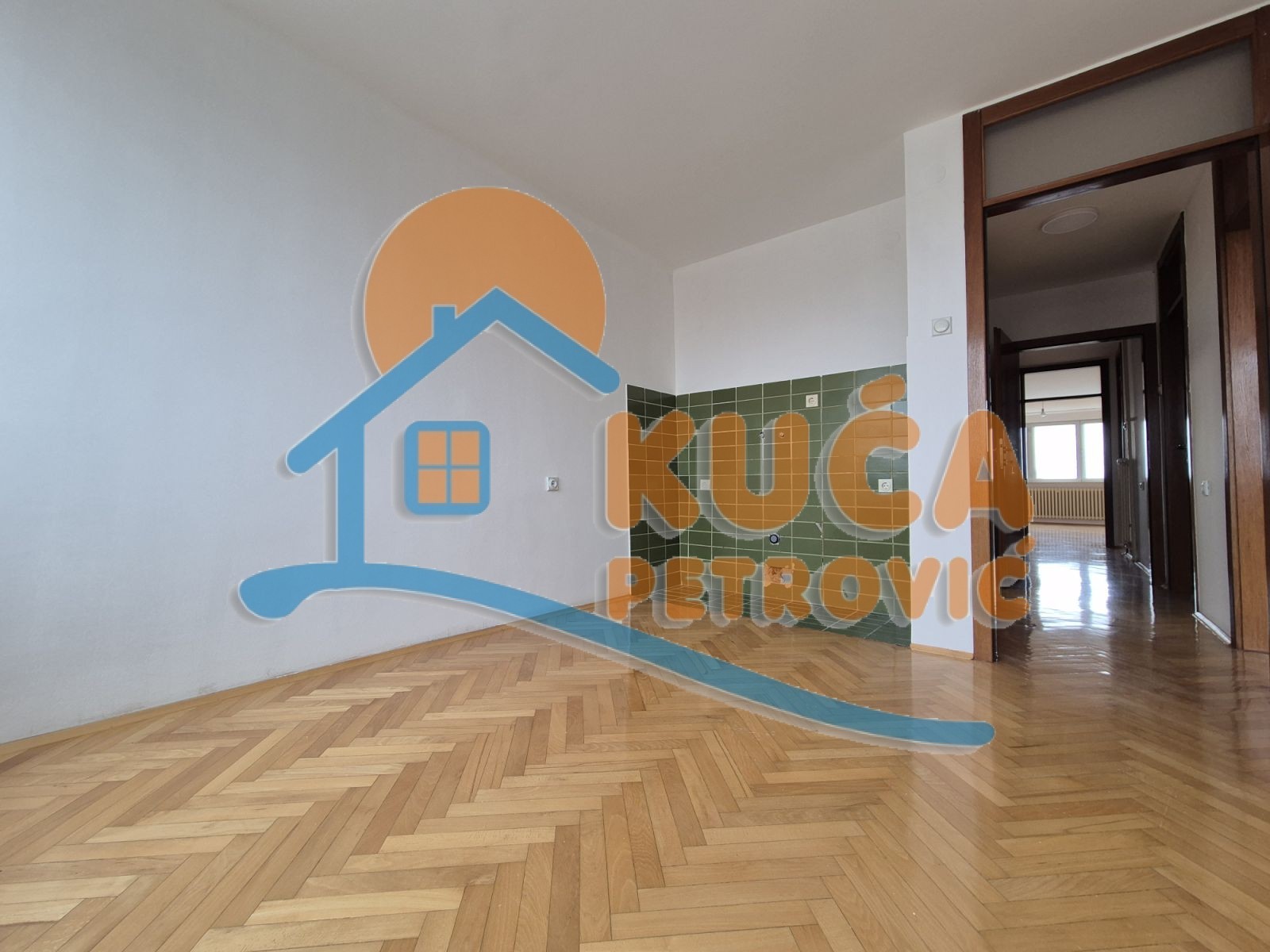 četvorosoban stan, 95 m2, Centar, Cara Dušana ID: i-015031 9