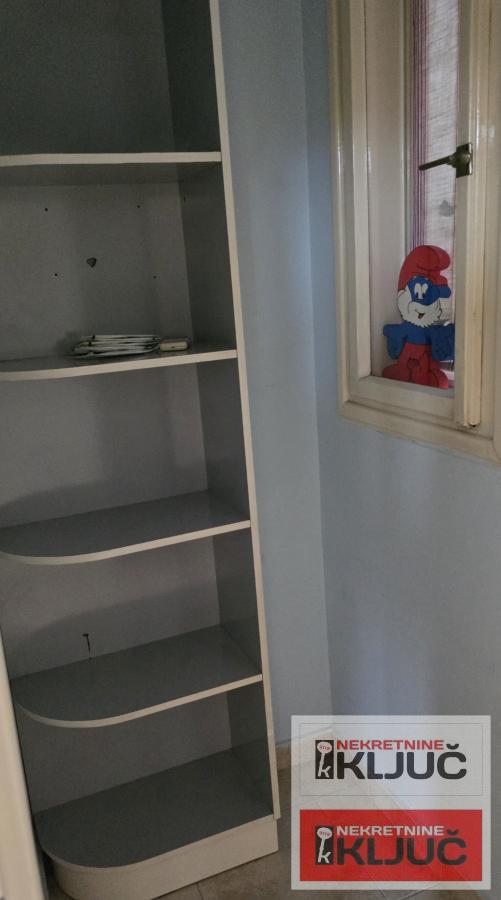 KEJ IZDAJE SE TROSOBAN SALONSKI STAN ZA POSLOVNE DELATNOSTI 18