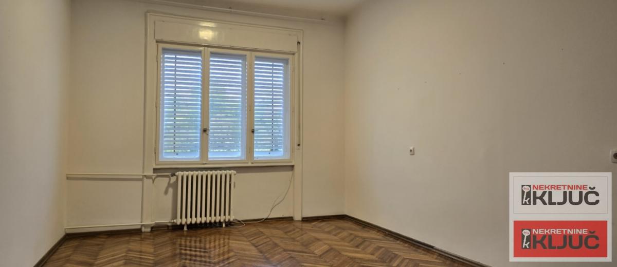 KEJ IZDAJE SE TROSOBAN SALONSKI STAN ZA POSLOVNE DELATNOSTI 25