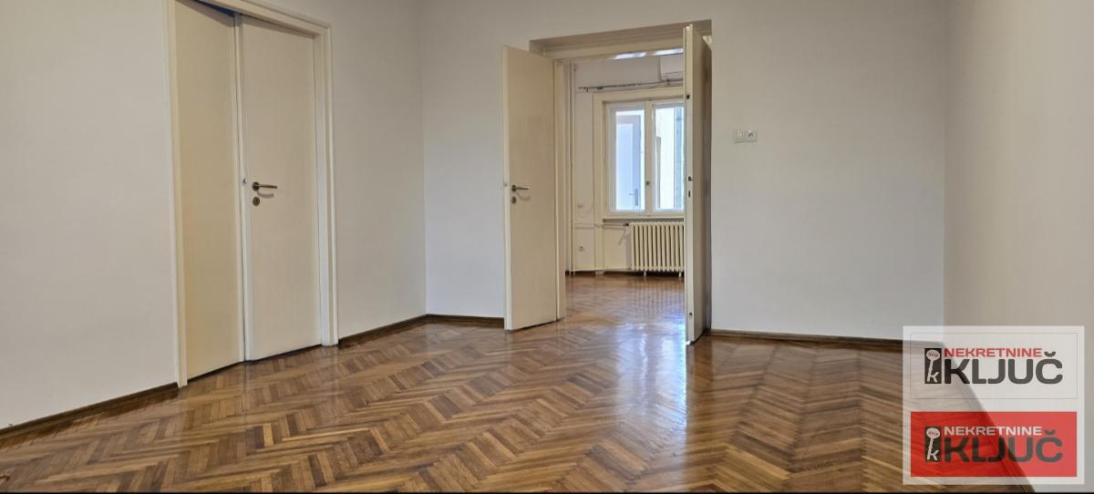 KEJ IZDAJE SE TROSOBAN SALONSKI STAN ZA POSLOVNE DELATNOSTI 3