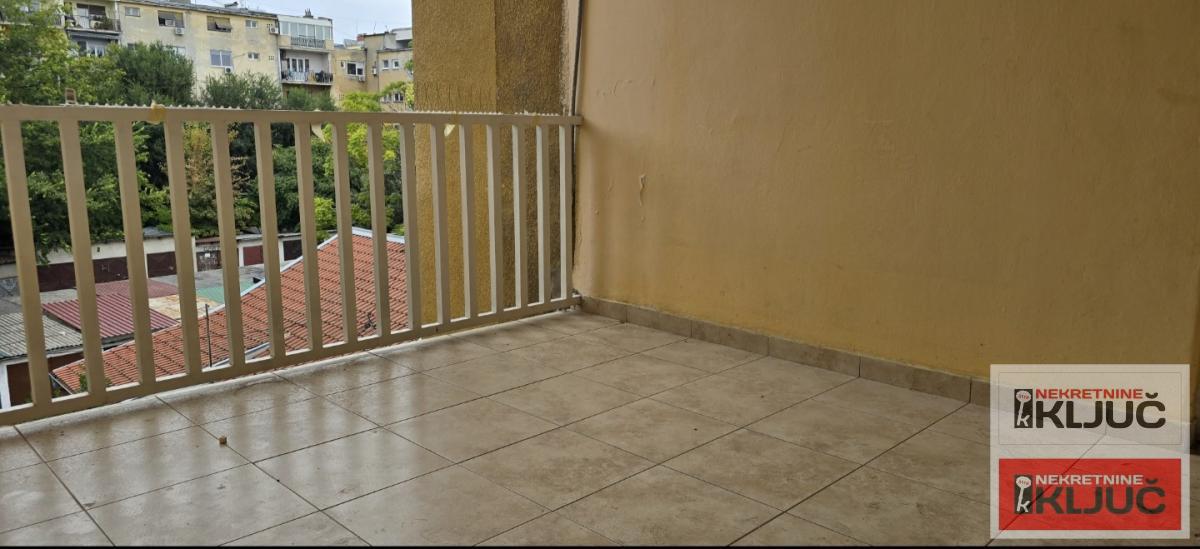 KEJ IZDAJE SE TROSOBAN SALONSKI STAN ZA POSLOVNE DELATNOSTI 8