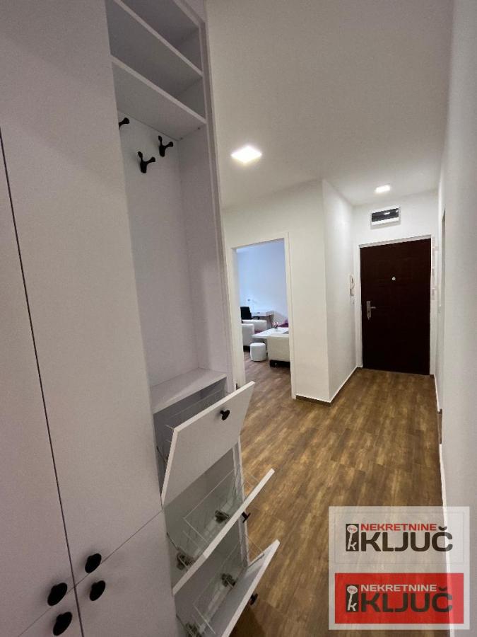 GRBAVICA IZDAJE SE DVOSOBAN MODERNO OPREMLJEN STAN 10