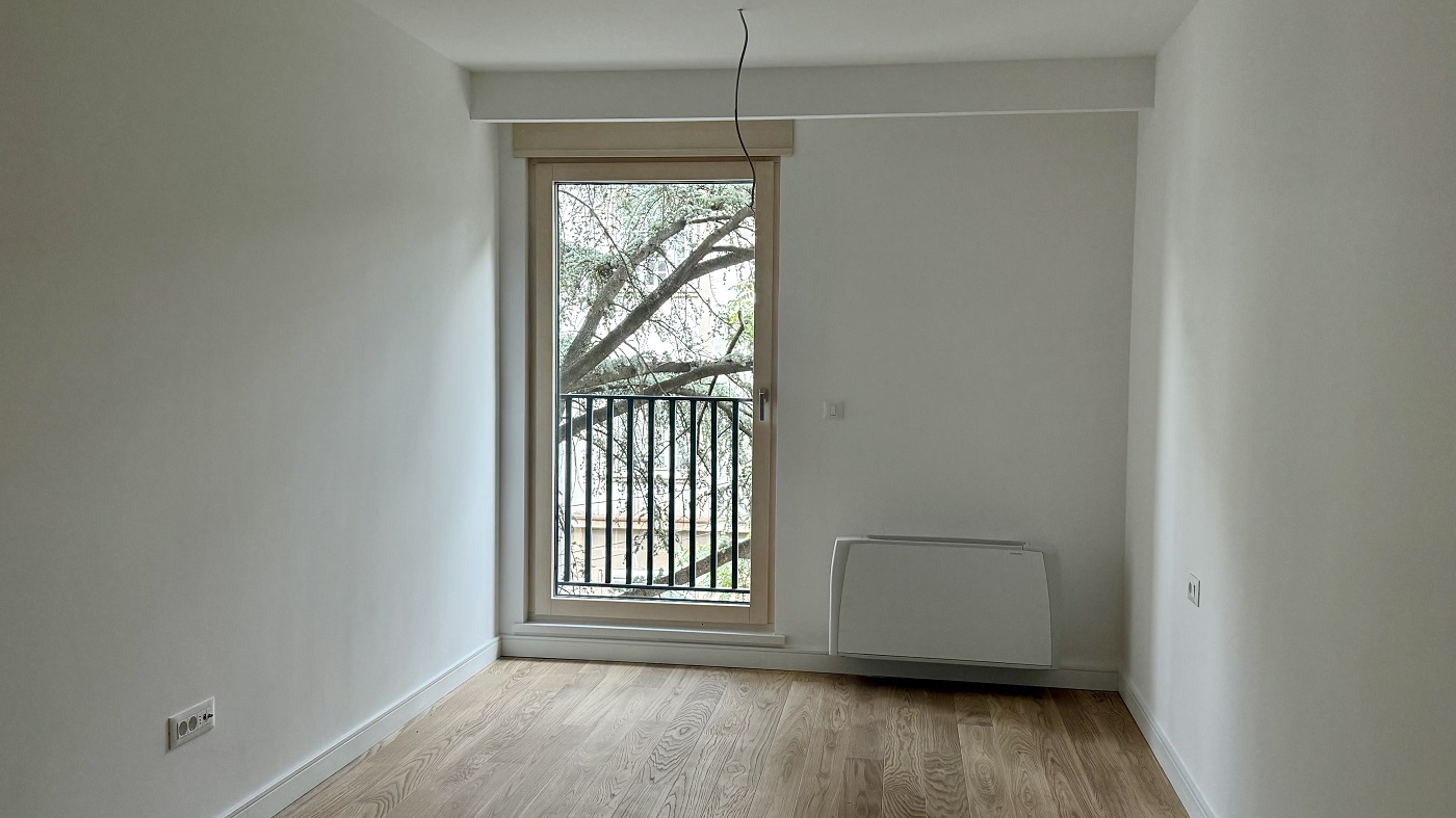 izdajemo nov 3 0 stan  Loznička  kod Beogradskog dramskog pozorišta  100m2 4