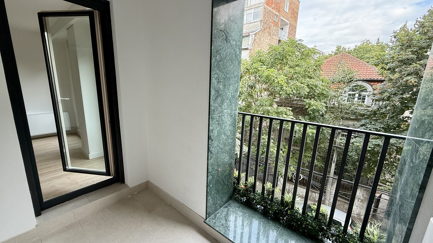 Izdajemo nov  4 0 stan  sa garažnim mestom  kod Beogradskog Dramskog pozorišta 5