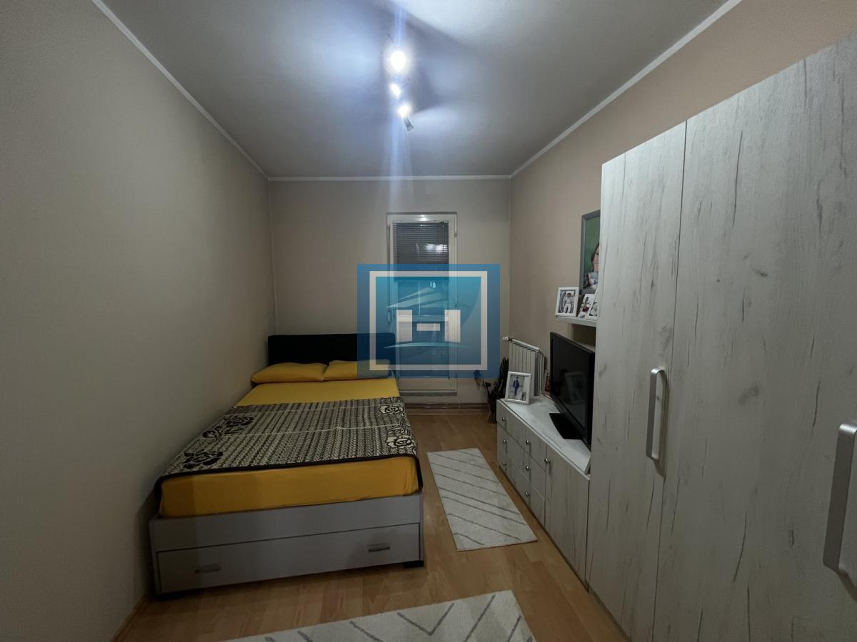 NASLOV: STAN KOJI OSVAJA NA PRVI POGLED — CENTAR, STIL I TRI SPAVAĆE SOBE! 12