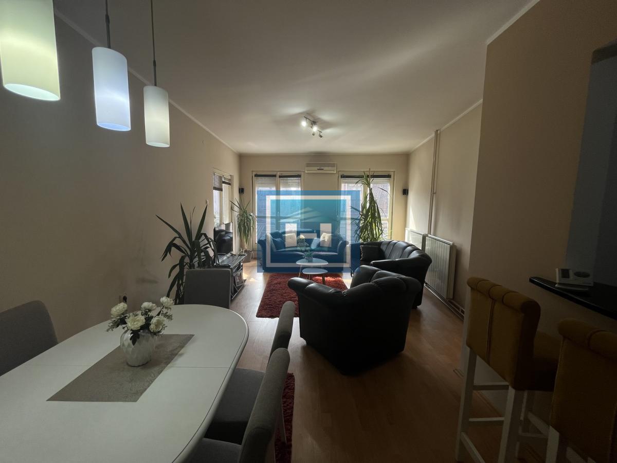 NASLOV: STAN KOJI OSVAJA NA PRVI POGLED — CENTAR, STIL I TRI SPAVAĆE SOBE! 3