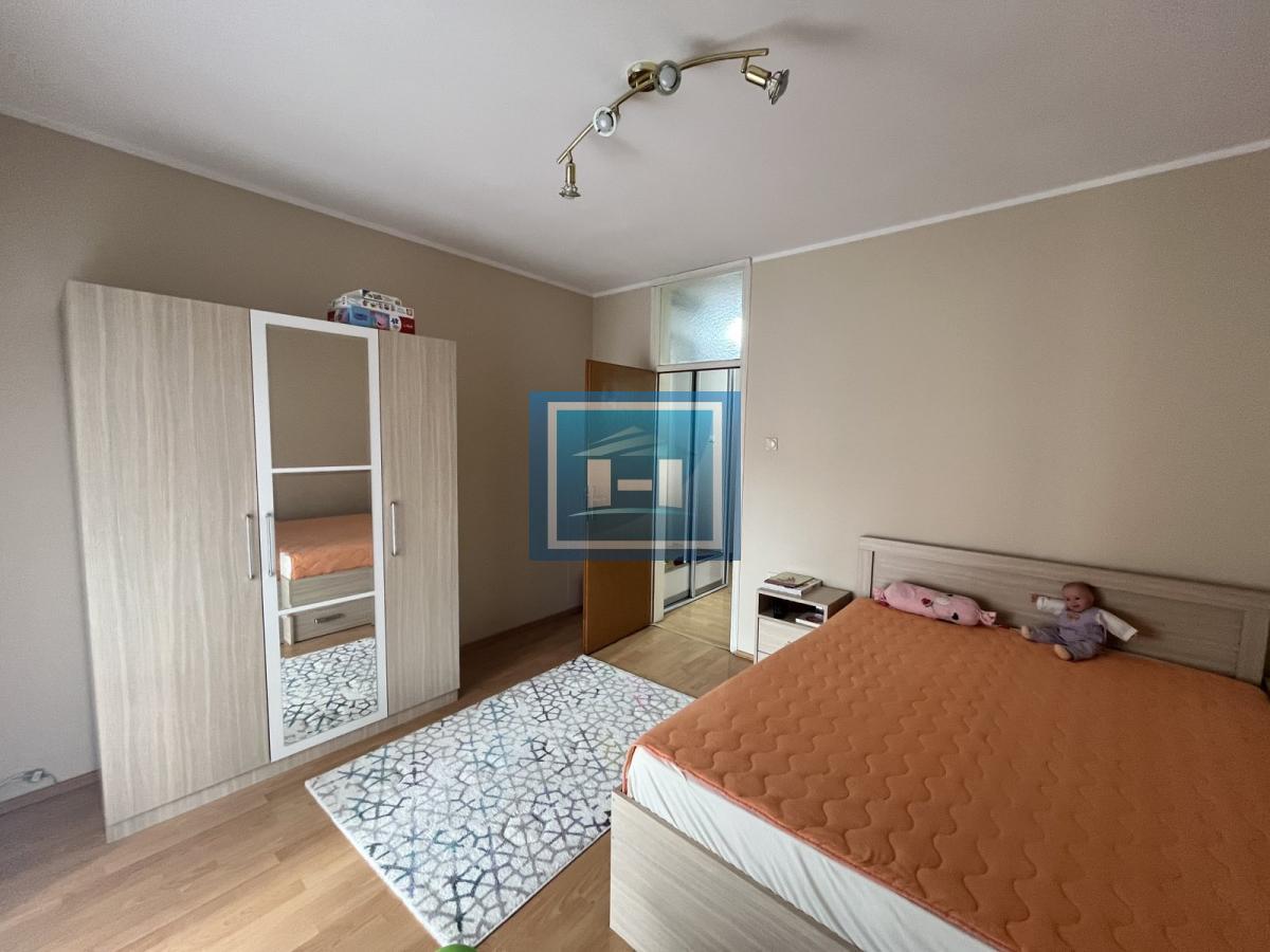 NASLOV: STAN KOJI OSVAJA NA PRVI POGLED — CENTAR, STIL I TRI SPAVAĆE SOBE! 9