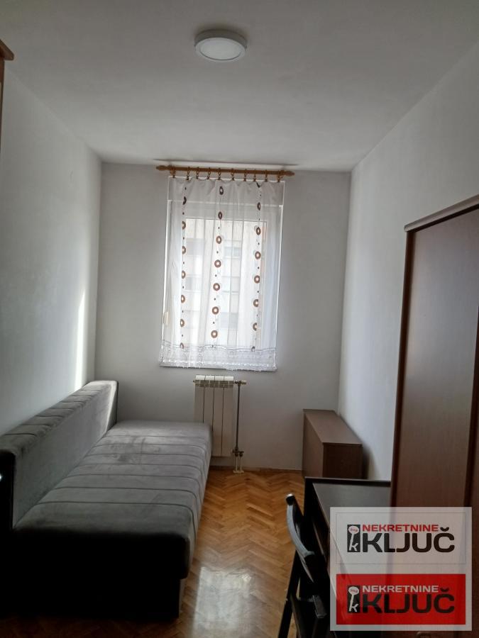 NOVA DETELINARA IZDAJE SE JEDNOIPOSOBAN STAN SA PARKING MESTOM 2