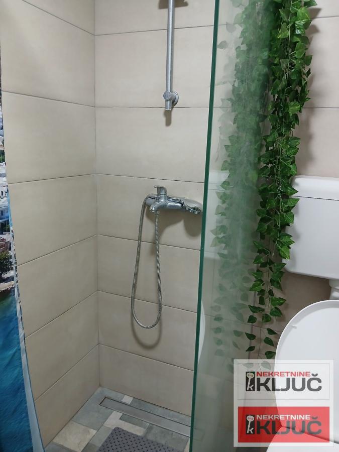 NOVA DETELINARA IZDAJE SE JEDNOIPOSOBAN STAN SA PARKING MESTOM 4