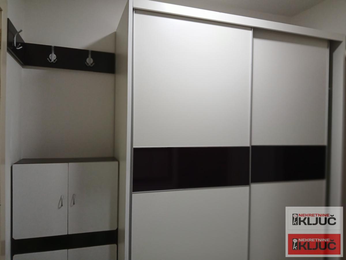 NOVA DETELINARA IZDAJE SE JEDNOIPOSOBAN STAN SA PARKING MESTOM 8