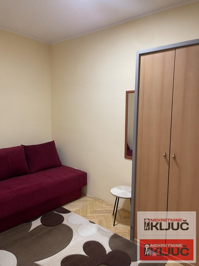 Odlican stan na Novoj Detelinari 4