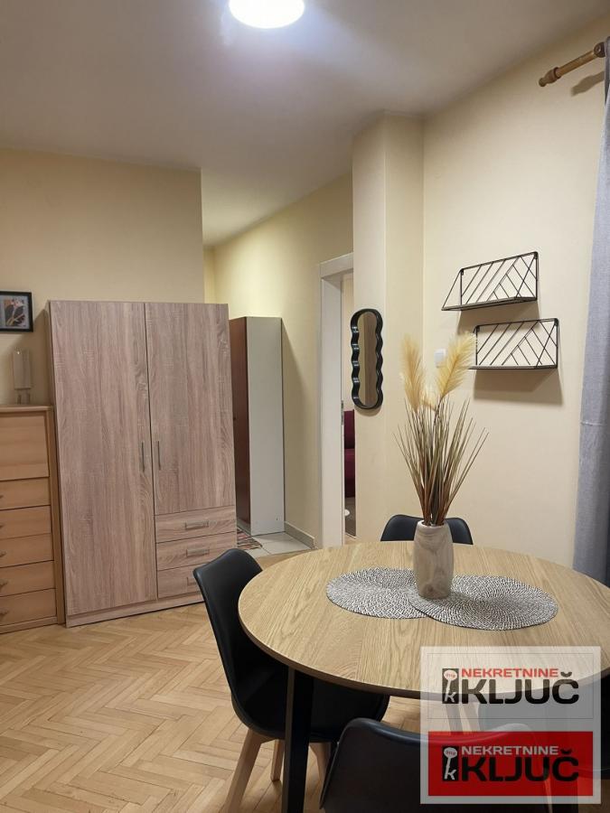 Odlican stan na Novoj Detelinari 5