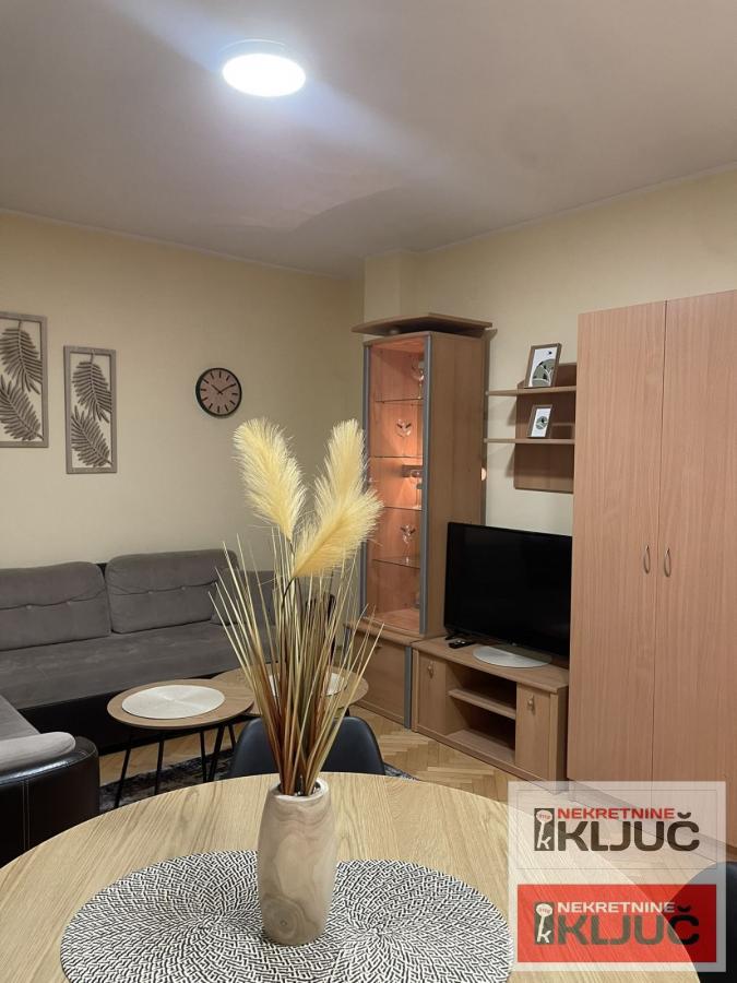 Odlican stan na Novoj Detelinari 6