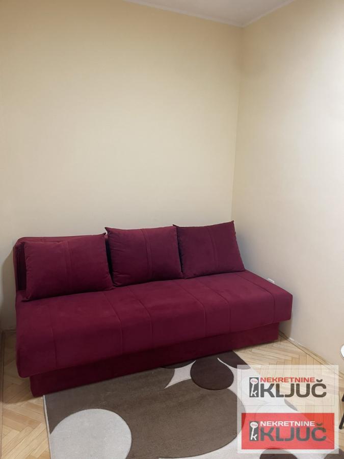 Odlican stan na Novoj Detelinari 8