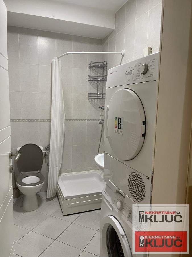 Odlican stan na Novoj Detelinari 9