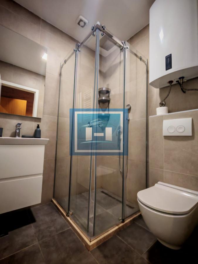 Pet zasebnih stambenih jedinica u Konacima 11