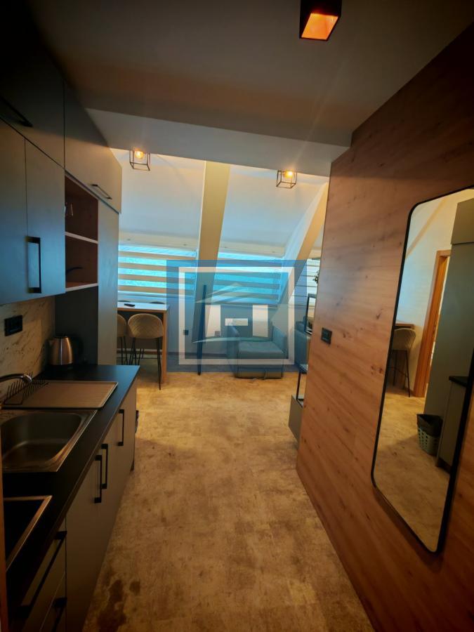 Pet zasebnih stambenih jedinica u Konacima 13