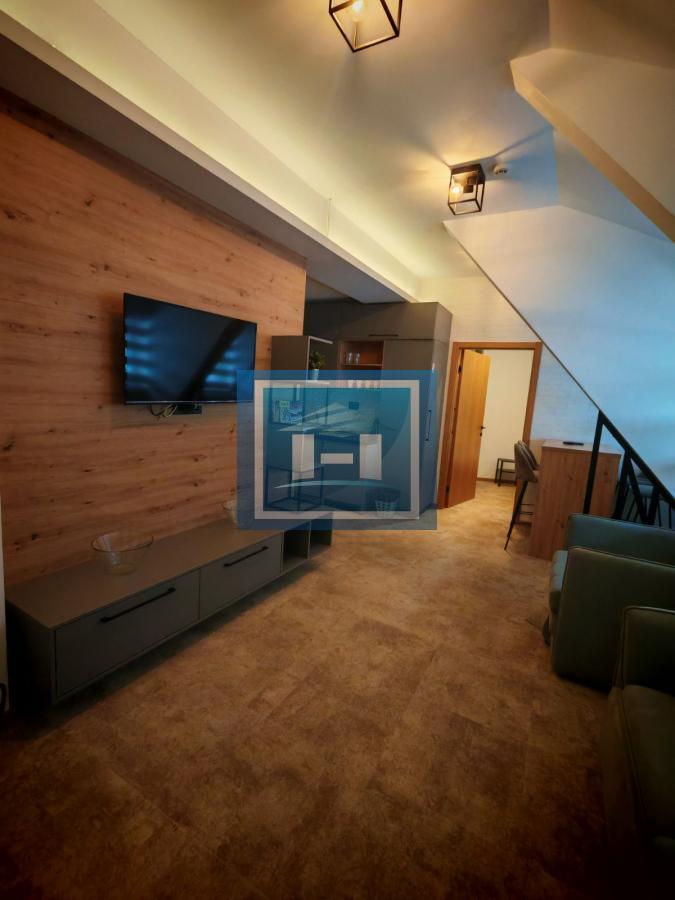 Pet zasebnih stambenih jedinica u Konacima 20