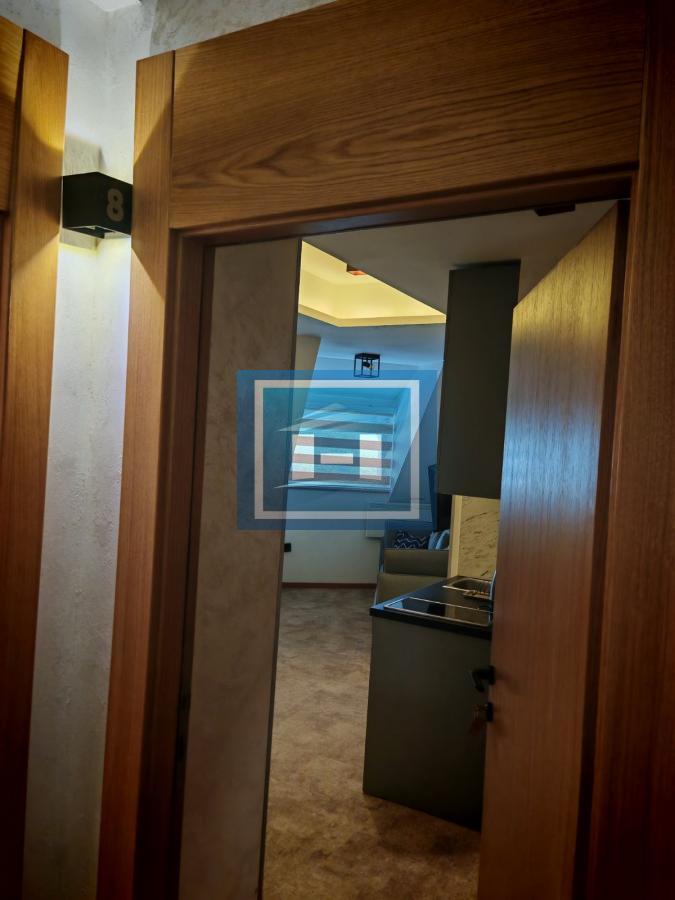 Pet zasebnih stambenih jedinica u Konacima 43