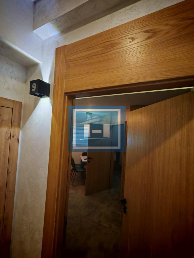 Pet zasebnih stambenih jedinica u Konacima 55