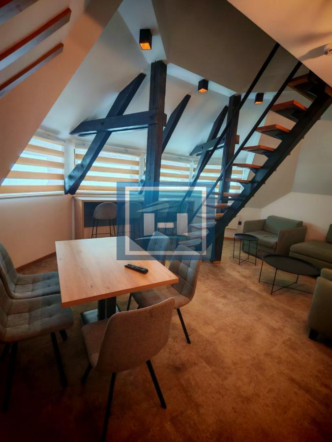 Pet zasebnih stambenih jedinica u Konacima 77