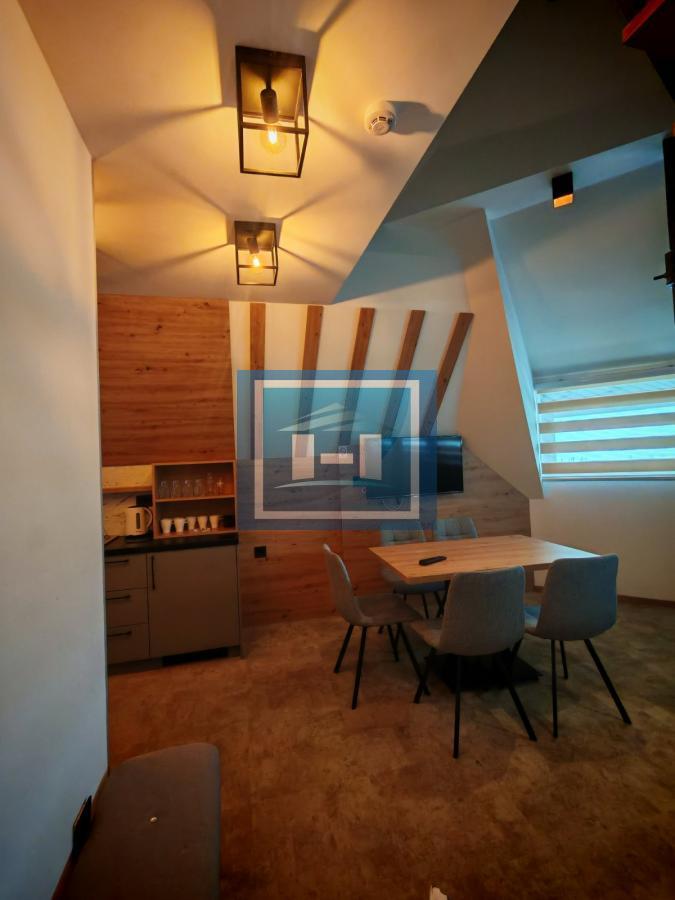 Pet zasebnih stambenih jedinica u Konacima 87