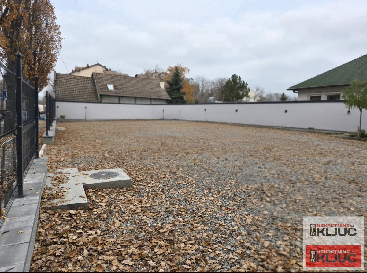 PETROVARADIN IZDAJE SE VIŠENAMENSKI PLAC POVRŠINE 500m2 4