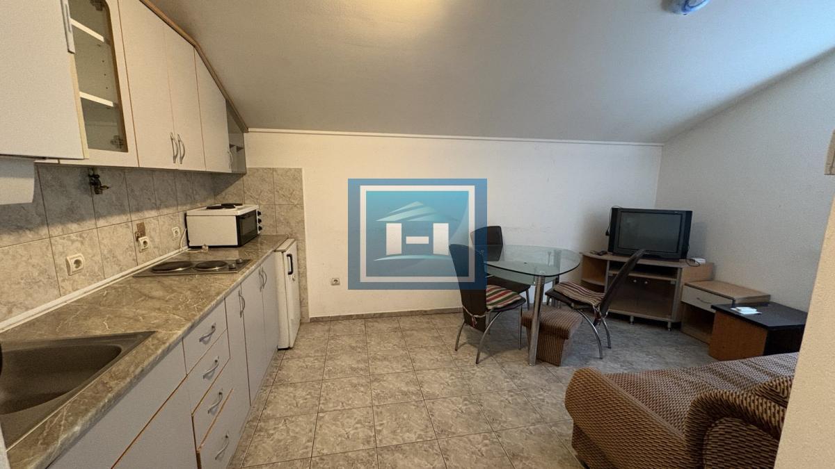 Prodaje se namešten stan od 31m² – Odlična lokacija, idealan za investiciju! 1