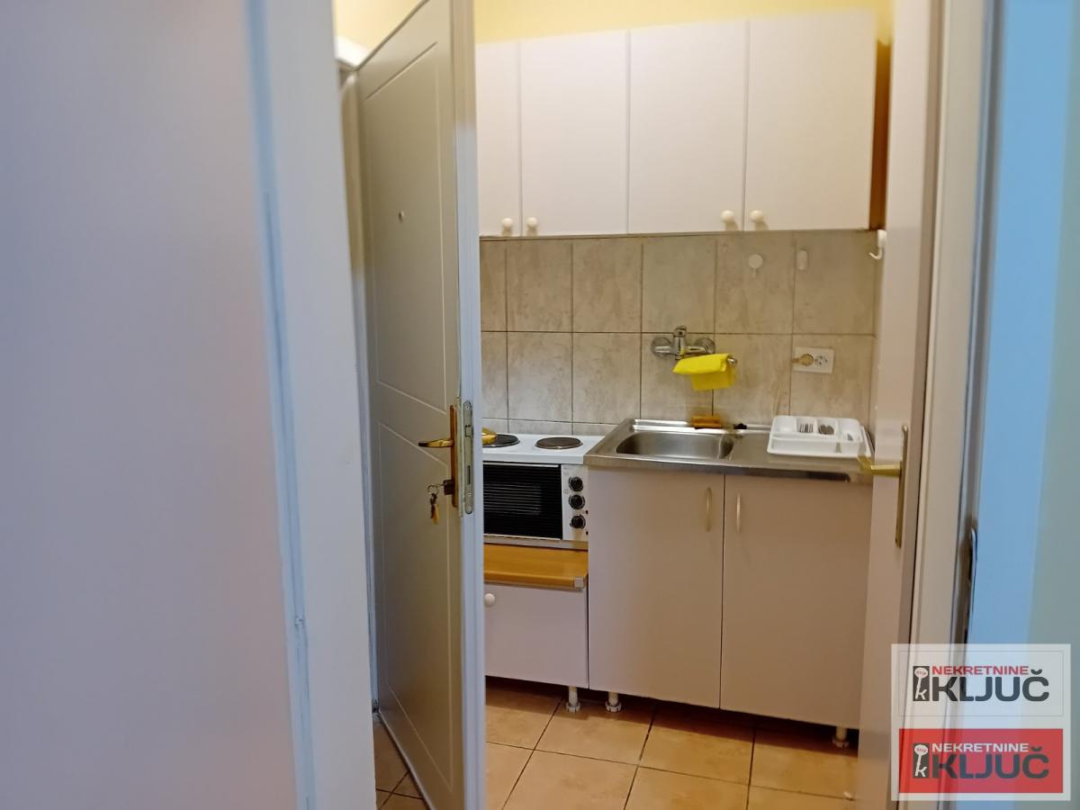 SATELITSKA PIJACA, 24m2, Garsonjera na Futoškom putu 3