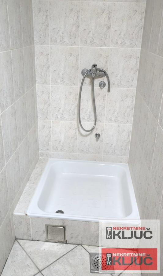 SPENS IZDAJE SE EKSKLUZIVAN POSLOVNI PROSTOR 13