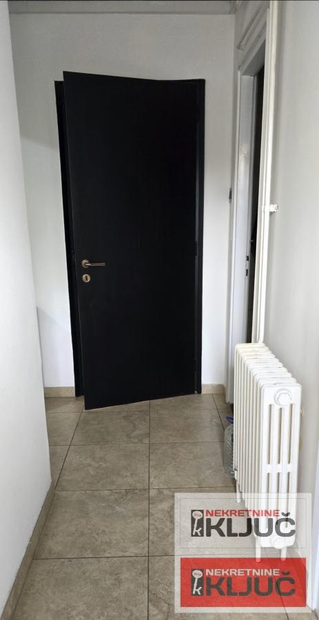 SPENS IZDAJE SE EKSKLUZIVAN POSLOVNI PROSTOR 36